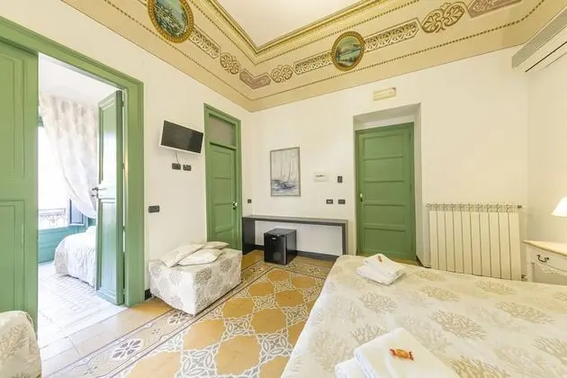 Üç Kişilik Oda (Dafne)