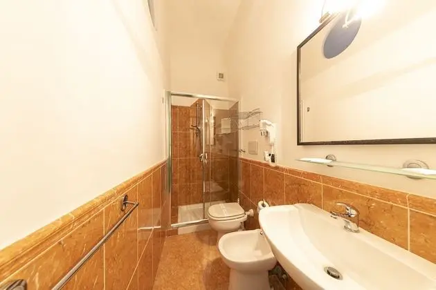 Üç Kişilik Oda (Dafne)