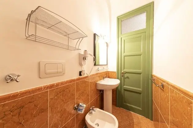 Üç Kişilik Oda (Dafne)