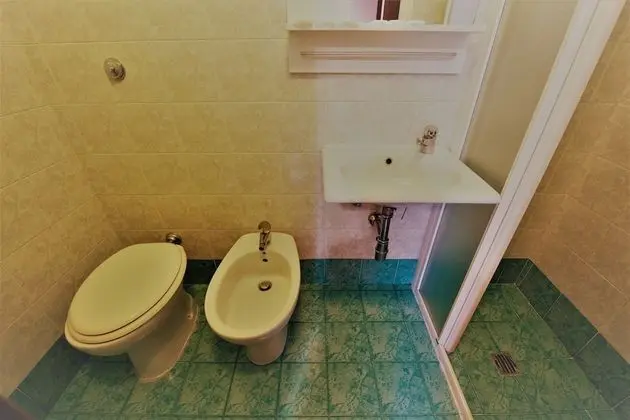 Economy Tek Büyük Yataklı Oda, Ortak Banyo