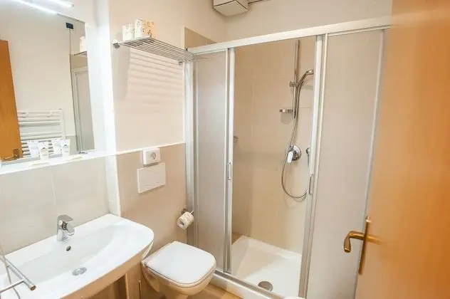 Büyük Yataklı Tek Kişilik Oda