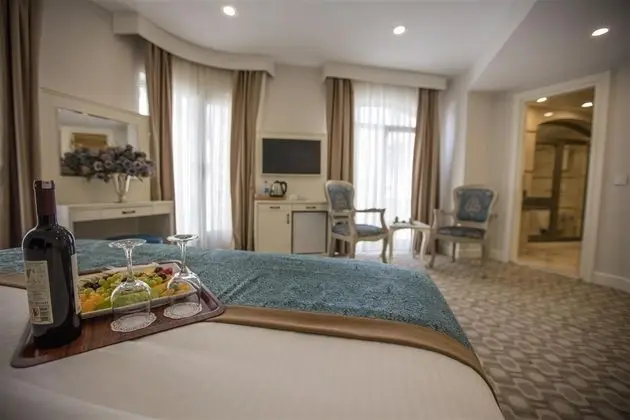 Corner Suite