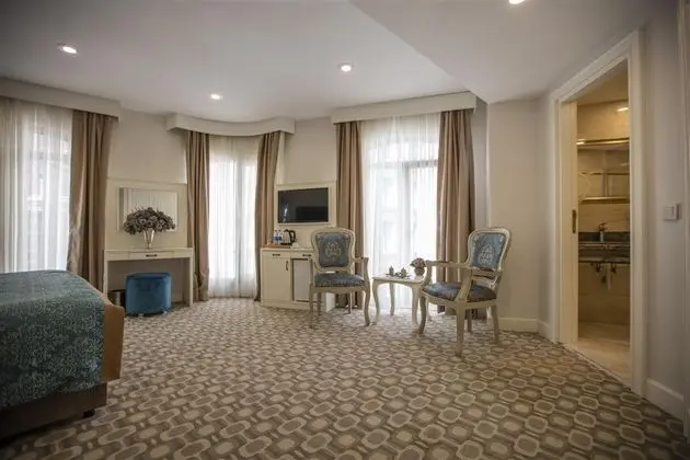 Corner Suite