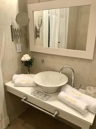 Tek Büyük Yataklı Oda, Sıcak Su Küveti