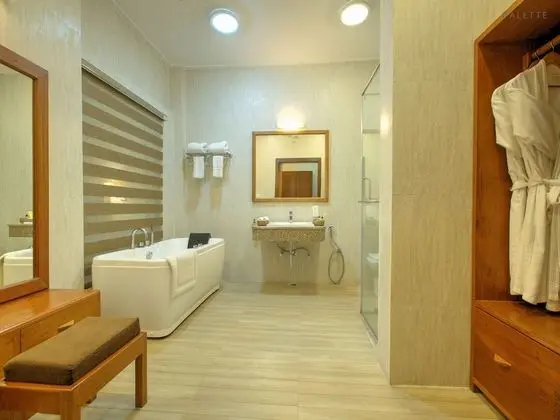 Luxury Oda