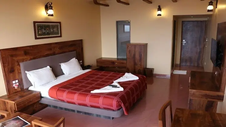 Deluxe Tek Büyük Yataklı Oda, 1 Çift Kişilik Yatak, Şehir Manzaralı, Bahçeli