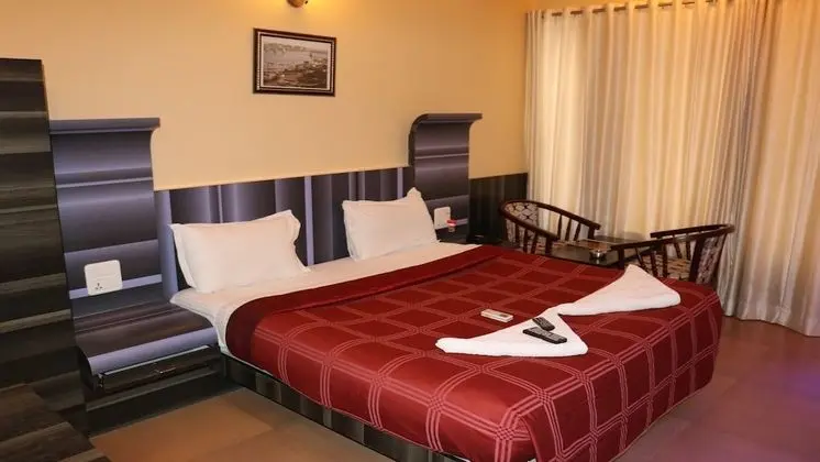 Deluxe Tek Büyük Yataklı Oda, 1 Çift Kişilik Yatak, Şehir Manzaralı, Bahçeli