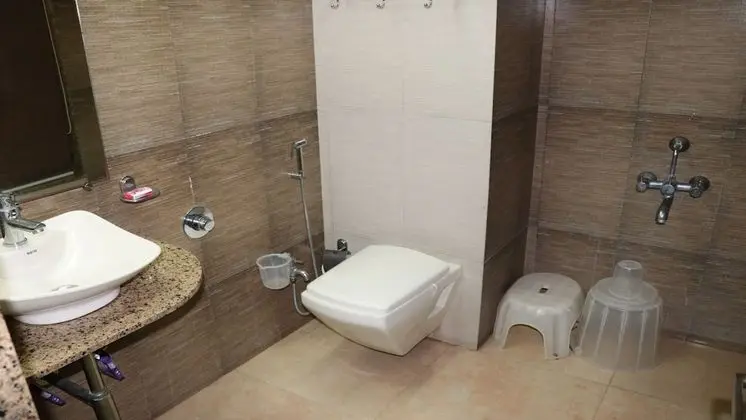 Deluxe Tek Büyük Yataklı Oda, 1 Çift Kişilik Yatak, Şehir Manzaralı, Bahçeli