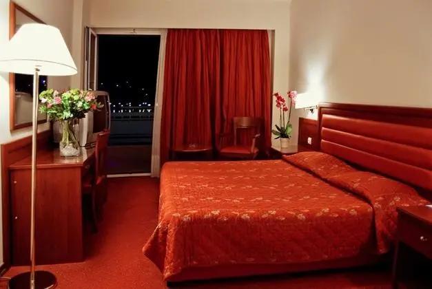 Tek Büyük Yataklı Oda (City View or Side Sea View)