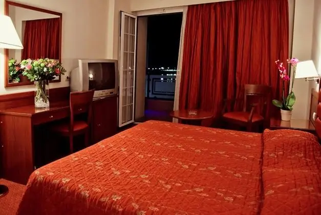 Üç Kişilik Oda (City View or Side Sea View)