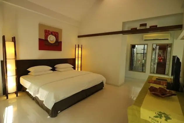 Suite with living room