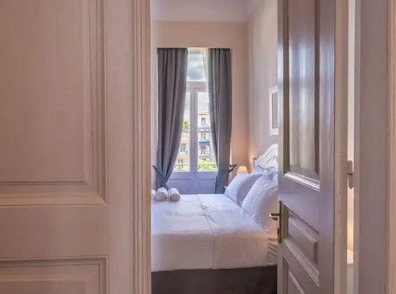 Superior Tek Büyük Yataklı Oda, Balkon, Park Manzaralı