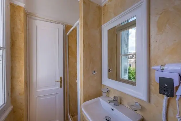 Superior Tek Büyük Yataklı Oda, Balkon, Park Manzaralı