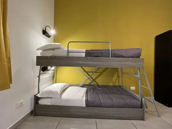 Ortak Ranzalı Oda, 6 Yatak Odası, Ortak Banyo