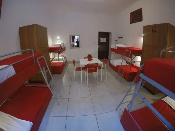 Ortak Ranzalı Oda, Birden Çok Yatak Odası
