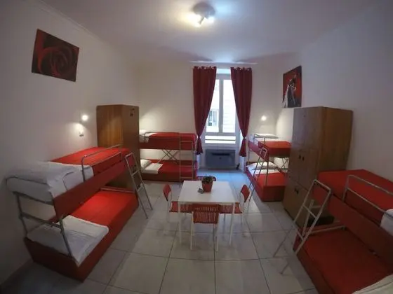 Ortak Ranzalı Oda, Birden Çok Yatak Odası