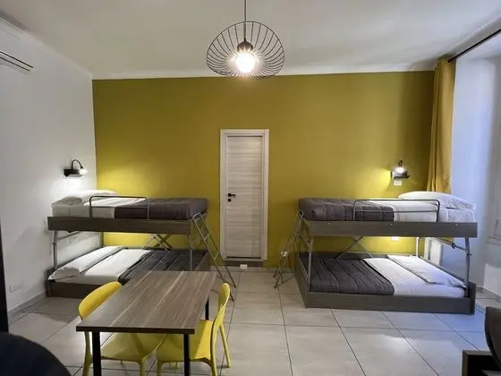 Ortak Ranzalı Oda, Birden Çok Yatak Odası