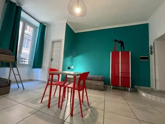 Ortak Ranzalı Oda, Birden Çok Yatak Odası