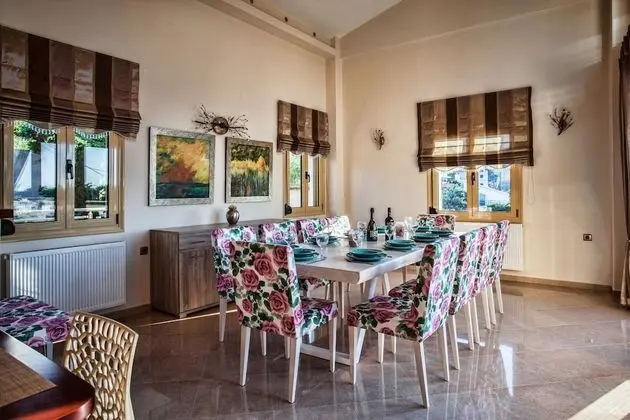 Villa, 5 Yatak Odası, Sigara İçilebilir, Şömine