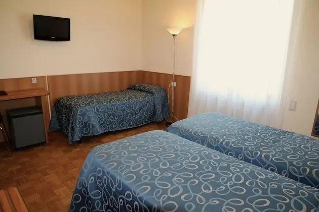 Üç Kişilik Oda