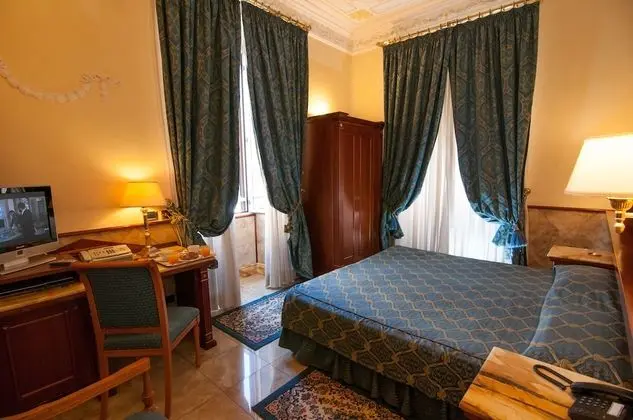 Üç Kişilik Oda