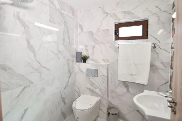 Tek Büyük Yataklı Oda, Havuz Manzaralı