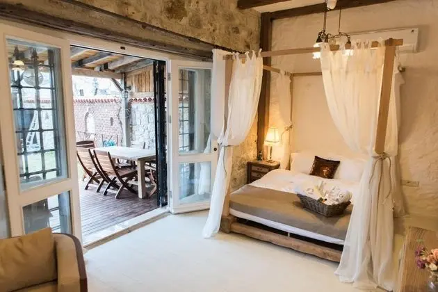 Veranda Suit Oda, Havuz Manzaralı