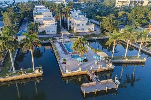 Daire (Palm Bay Club Bayside Closest to Gulf)