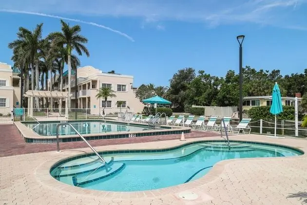 Daire (Palm Bay Club Bayside Closest to Gulf)