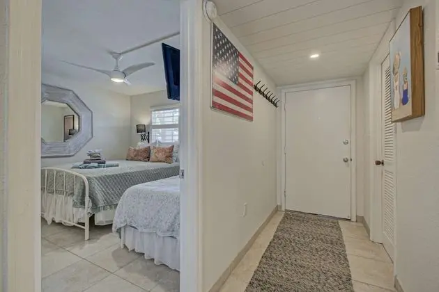 Daire (Palm Bay Club Bayside Closest to Gulf)