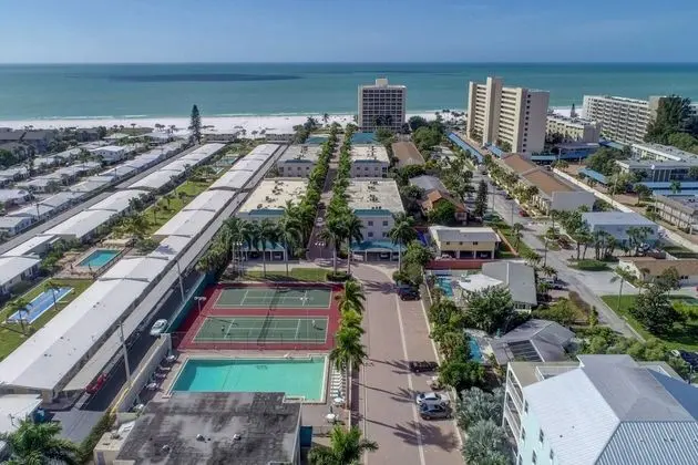 Daire (Palm Bay Club Bayside Closest to Gulf)
