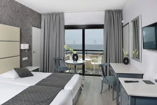 1 Çift Kişilik Veya 2 Tek Kişilik Yatak Superior Sea View