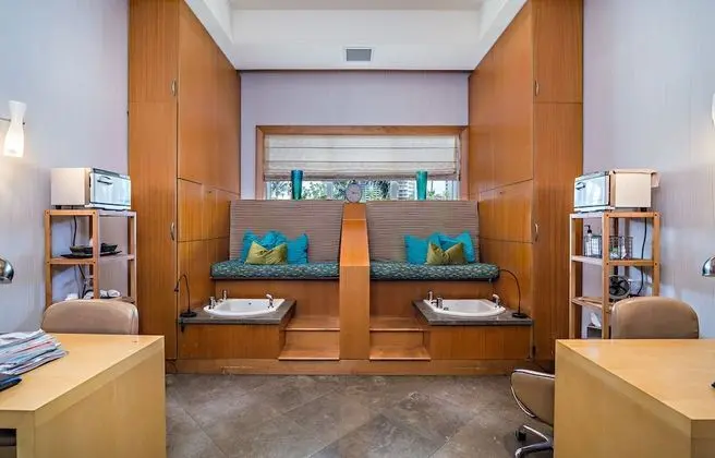 1 Bedroom Condominium, 1 King, Premium Sofa bed, Ocean view, Balcony (2103)