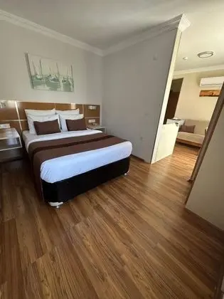Deluxe Aile Suiti, Bağlantılı Aile Odası, Balkonlu