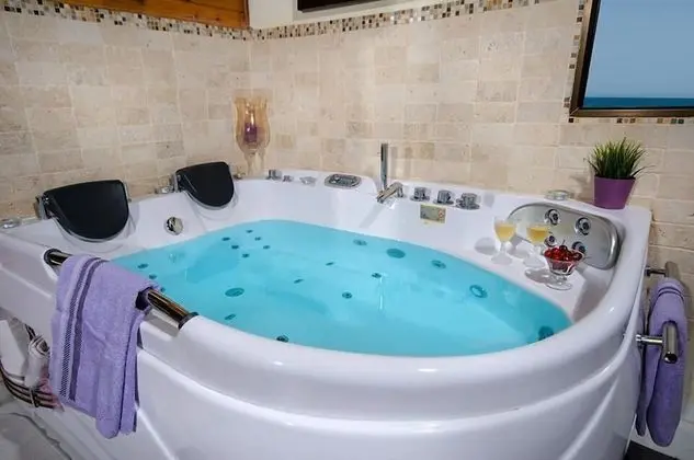 Deluxe Stüdyo, 1 Yatak Odası, Sıcak Su Havuzu, Plaj Manzaralı