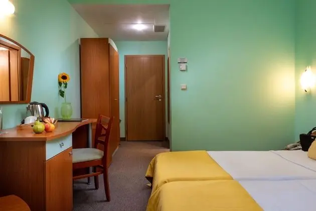 Standard Double Room, Park View (Free Beach Package)