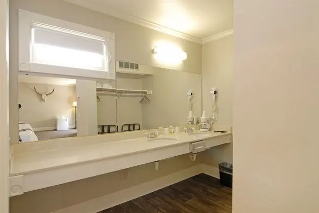 Premium Oda, 2 Büyük (Queen) Boy Yatak, Sigara İçilmez, Buzdolabı