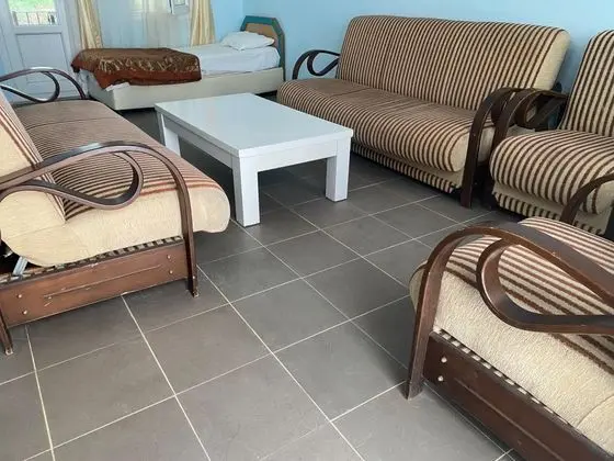 Apart 1+1 Oda, Bahçe Manzaralı, Balkonlu