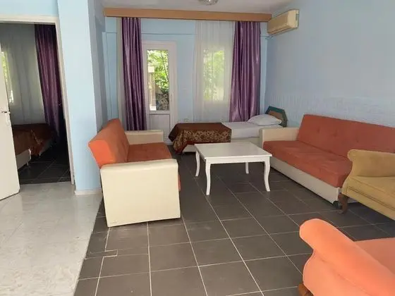 Apart 1+1 Oda, Bahçe Manzaralı, Balkonlu