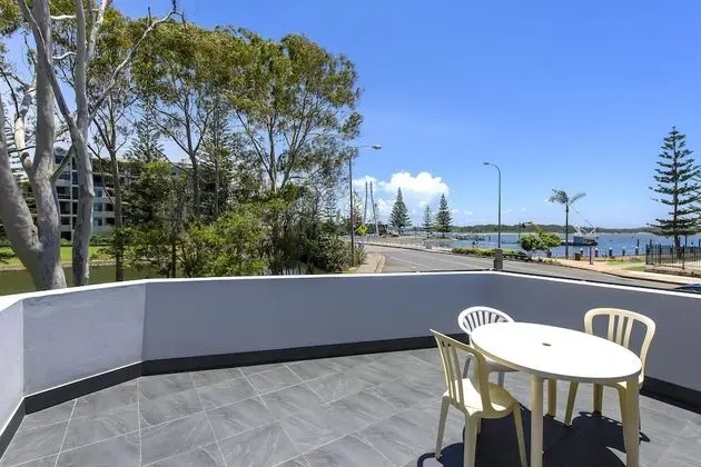 İki Ayrı Yataklı Oda, Balkon, Nehir Manzaralı