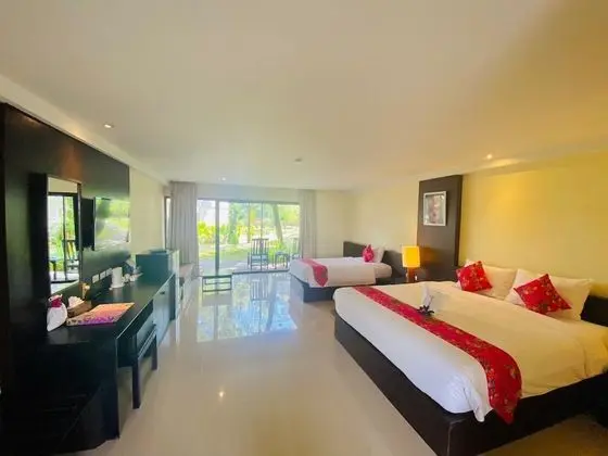 Deluxe Family Room (2 Adults 2 Children)