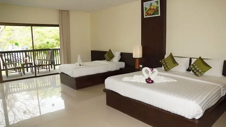 Deluxe Family Room (2 Adults 2 Children)