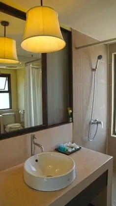 Deluxe Family Room (2 Adults 2 Children)