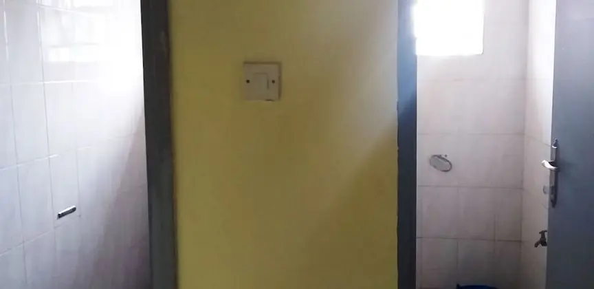 Tek Büyük Yataklı Oda, Ortak Banyo