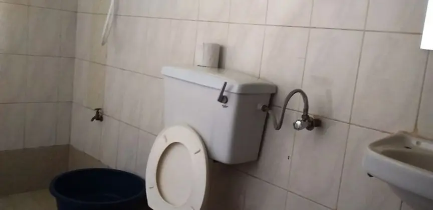 Tek Büyük Yataklı Oda, Ortak Banyo