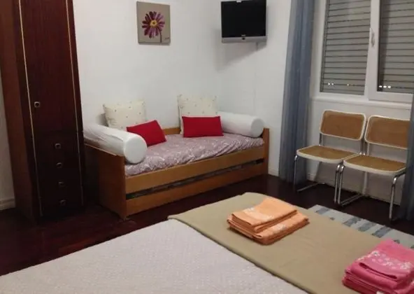 Üç Kişilik Oda, Şehir Manzaralı (3)