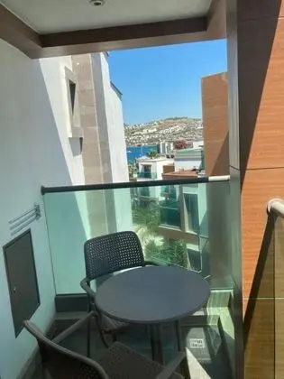Deluxe Oda Alt Kat, Bahçe Manzaralı, Balkonlu