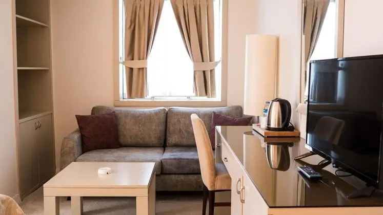 Corner Suite,şehir Manzaralı,küvetli Veya Jakuzili