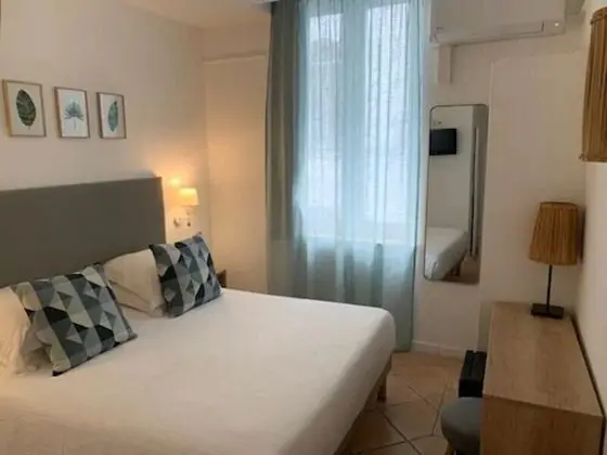 Standard Tek Büyük Yataklı Oda