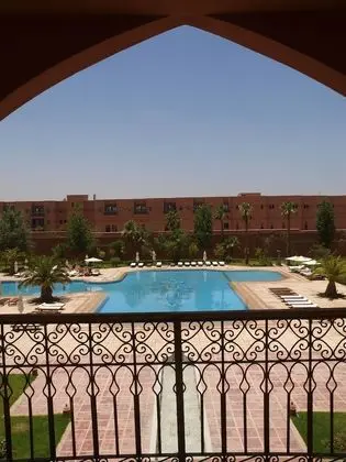 Superior Tek Büyük Yataklı Oda, Havuz Manzaralı